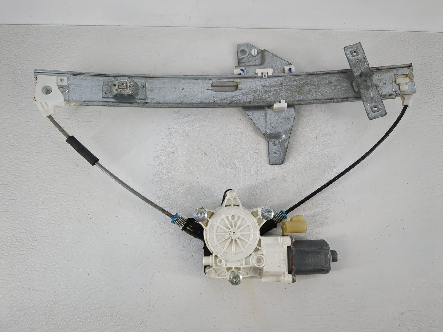 2006-2016 Chevrolet Impala Passenger Front Right Power Window Motor - Oemusedautoparts1.com