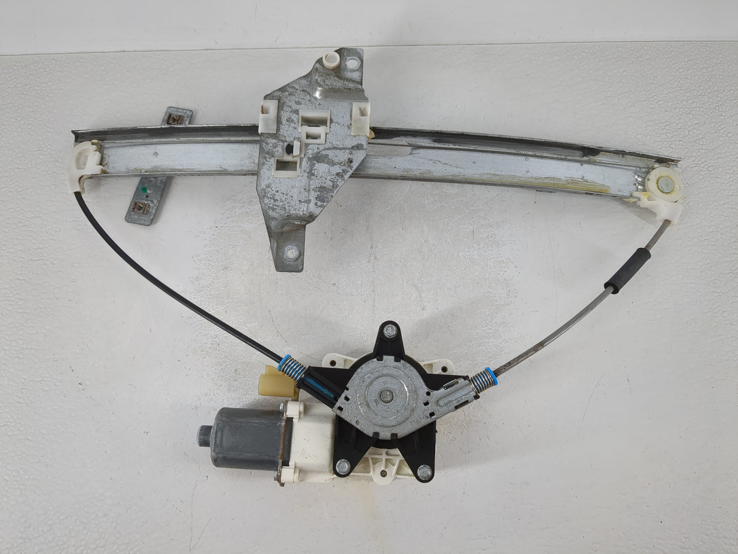 2006-2016 Chevrolet Impala Passenger Front Right Power Window Motor - Oemusedautoparts1.com