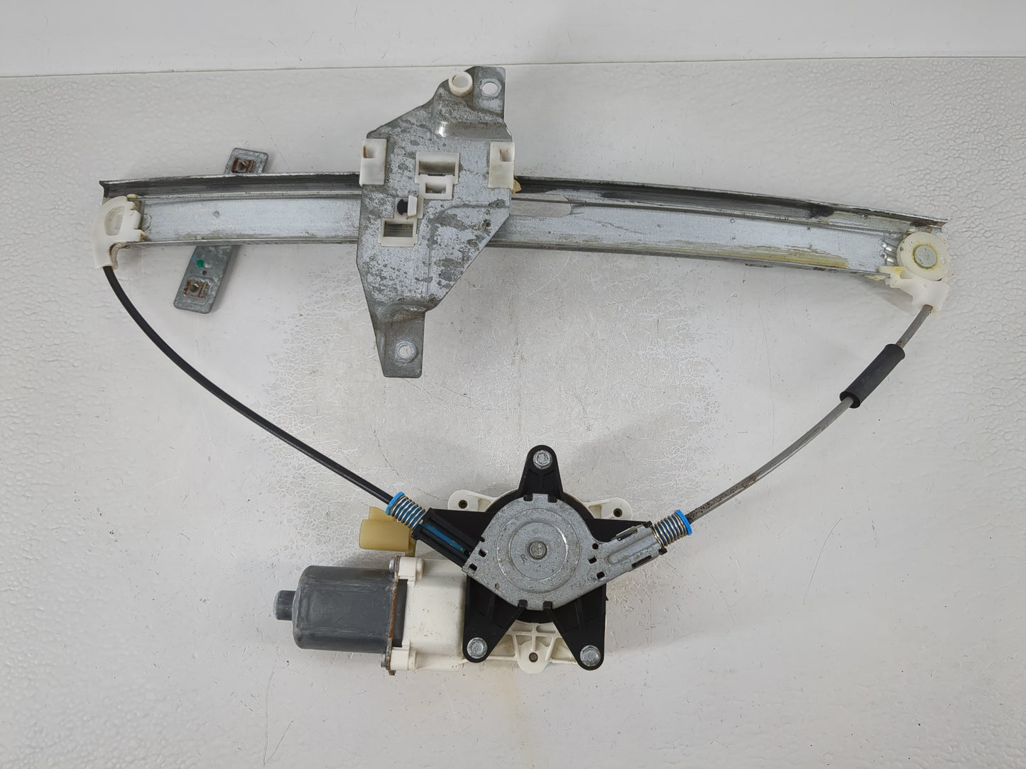 2006-2016 Chevrolet Impala Passenger Front Right Power Window Motor - Oemusedautoparts1.com