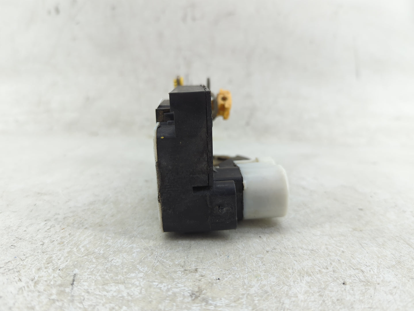 2007 Chevrolet Malibu Passenger Right Seat Belt Rear Retractor - Oemusedautoparts1.com