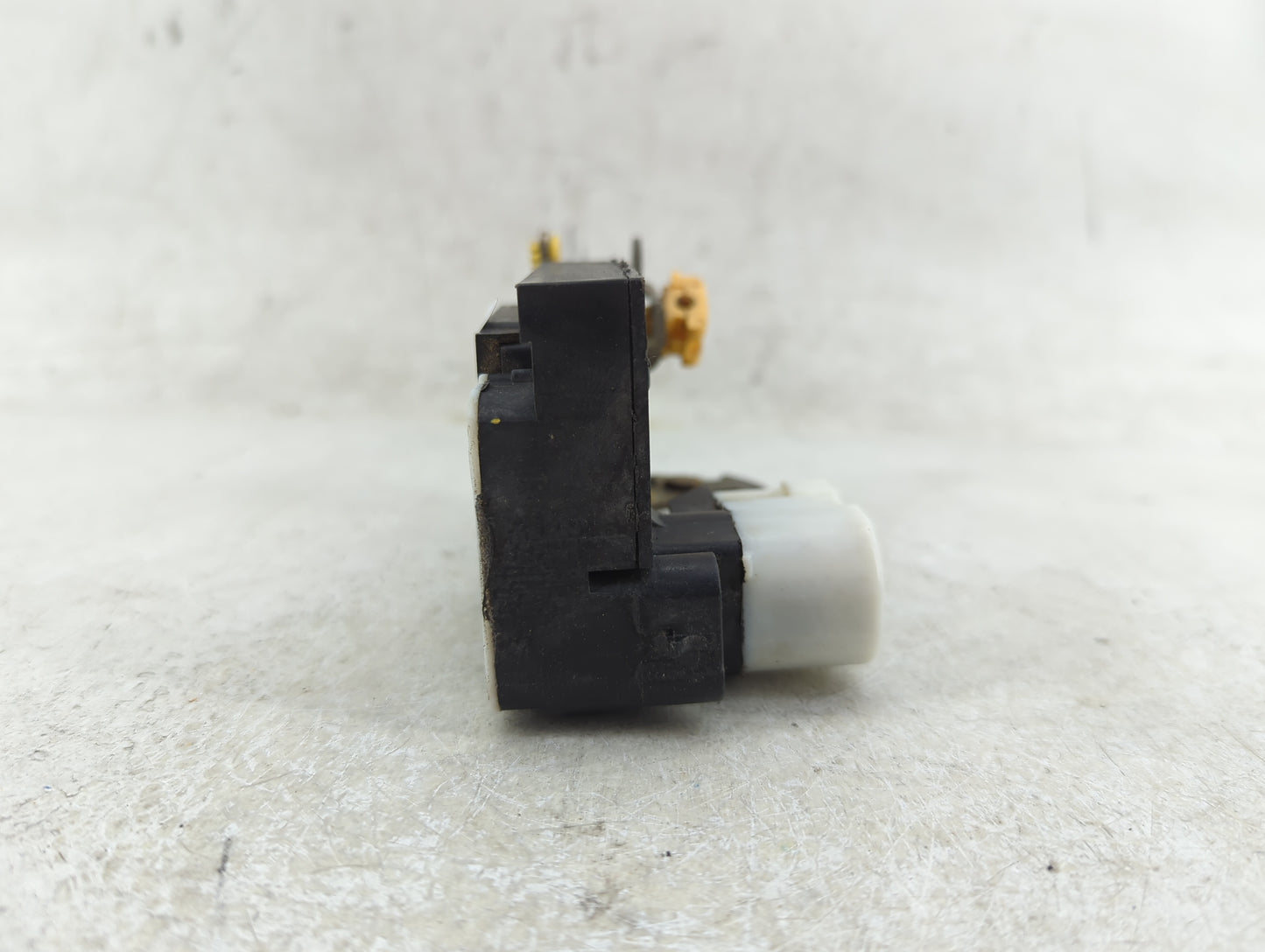 2007 Chevrolet Malibu Passenger Right Seat Belt Rear Retractor - Oemusedautoparts1.com