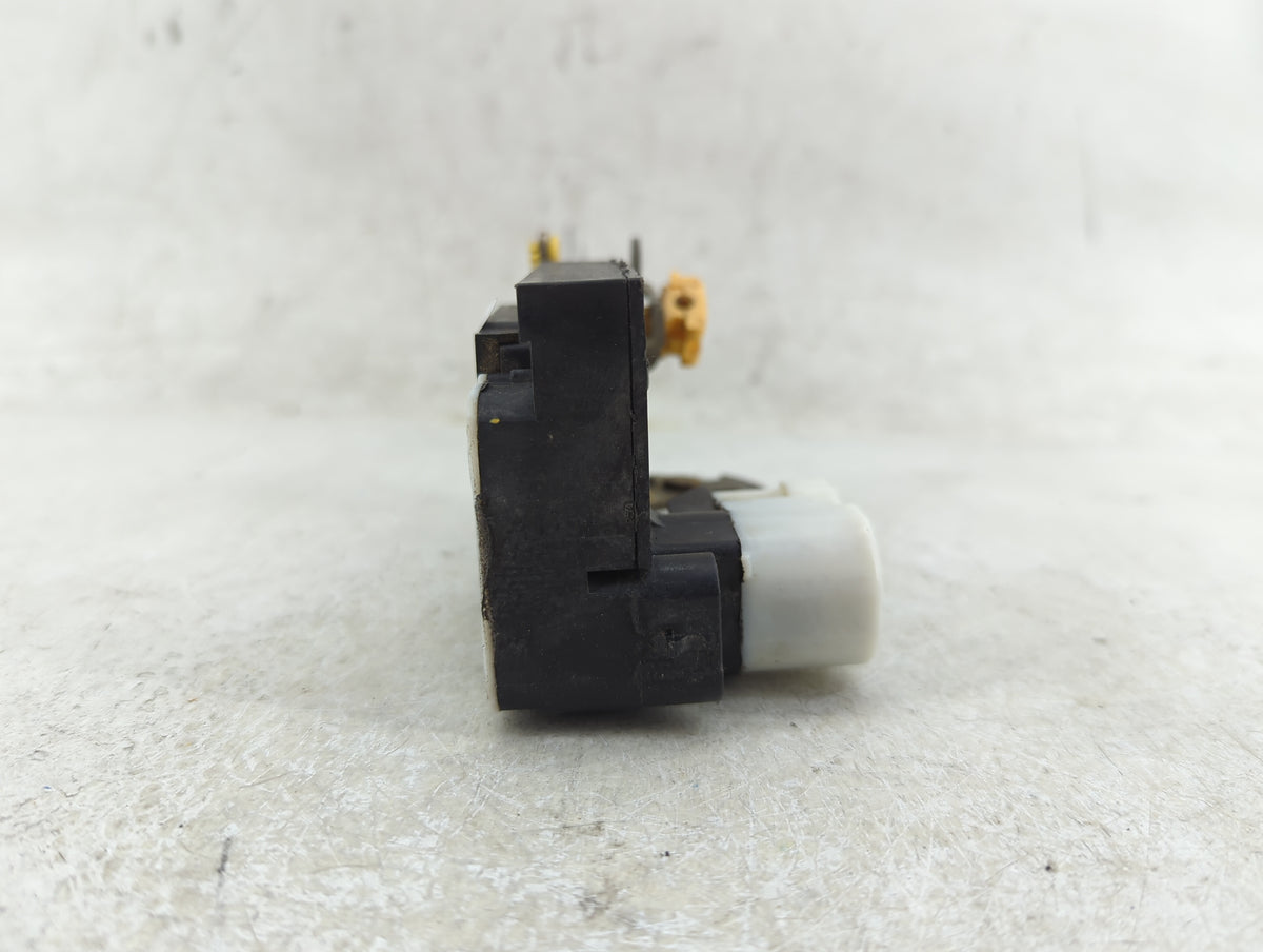 2007 Chevrolet Malibu Left Driver Seat Belt Rear Retractor - Oemusedautoparts1.com