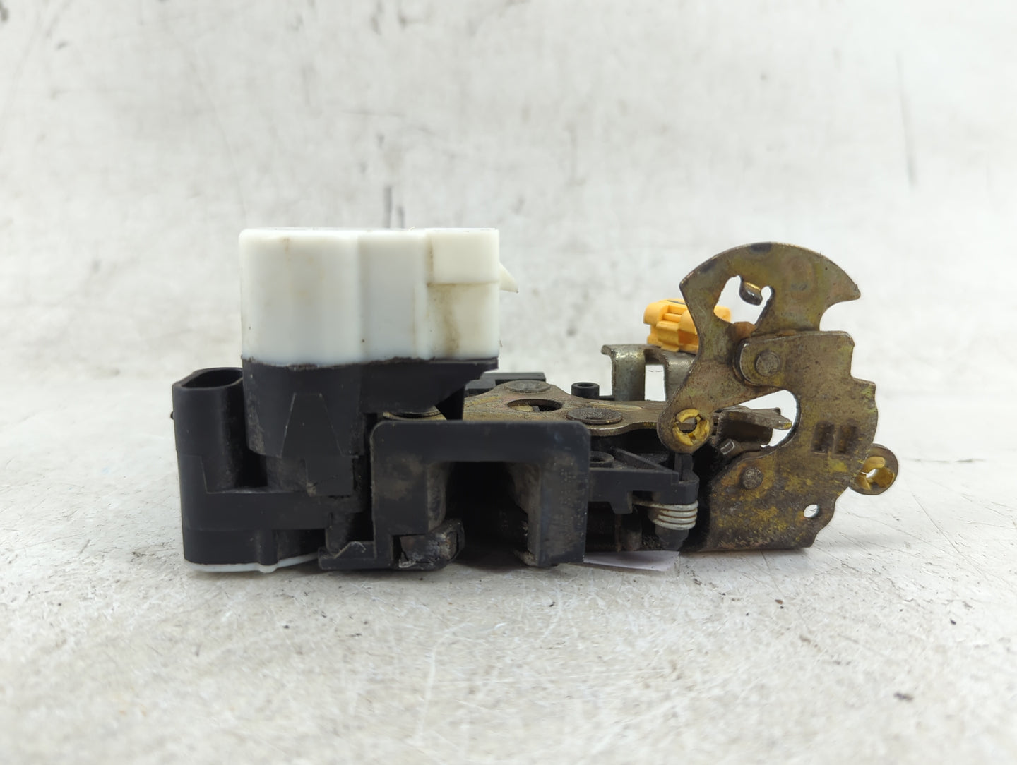 2007 Chevrolet Malibu Passenger Right Seat Belt Rear Retractor - Oemusedautoparts1.com