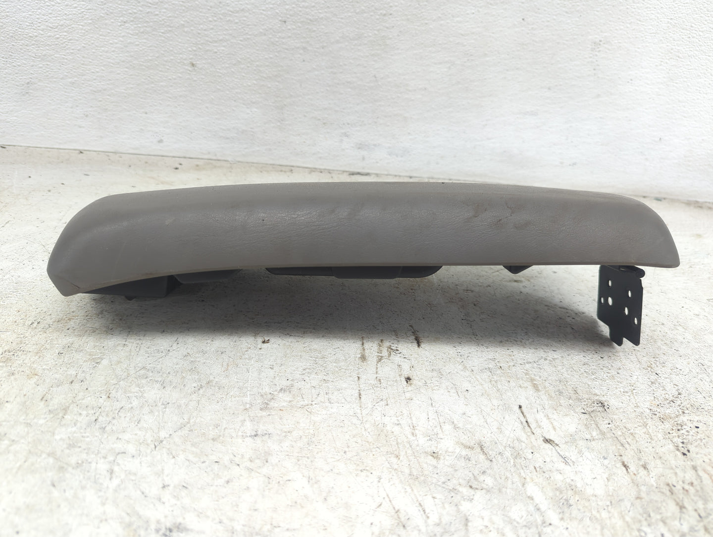 2007 Chevrolet Malibu Center Console Armrest Cover Lid P/N:22730173 Fits OEM Used Auto Parts - Oemusedautoparts1.com