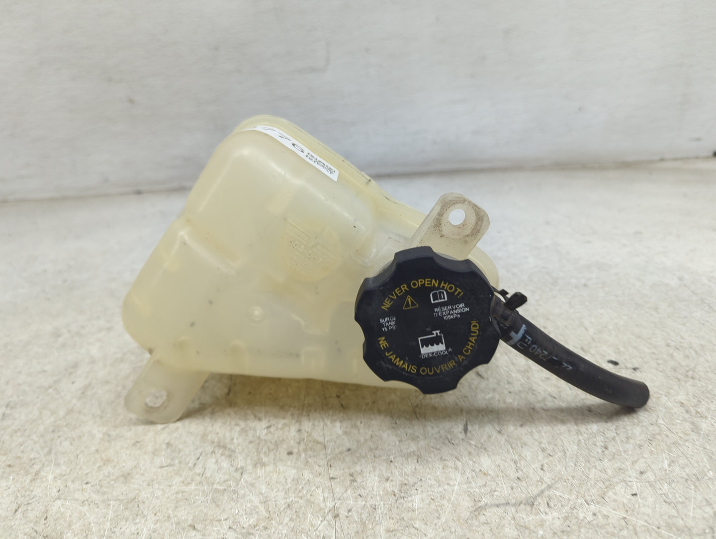 Chevrolet Malibu Radiator Coolant Overflow Expansion Tank Bottle 1498776 - Oemusedautoparts1.com