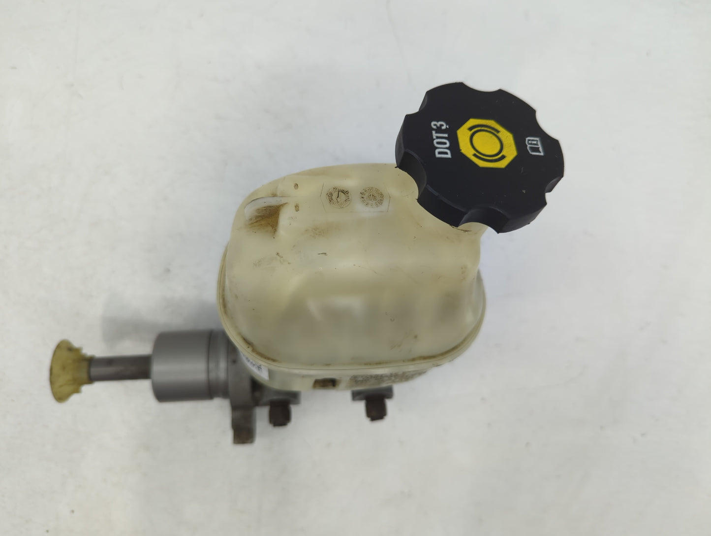 2006-2008 Chevrolet Malibu Brake Master Cylinder 610679 - Oemusedautoparts1.com