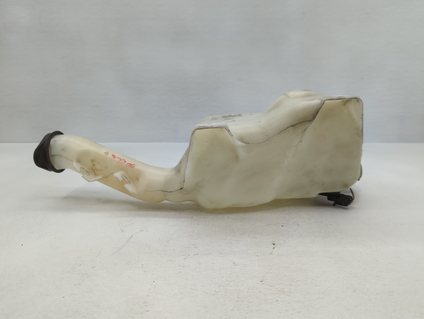 2004-2008 Chevrolet Malibu Windshield Washer Fluid Reservoir Bottle Oem - Oemusedautoparts1.com