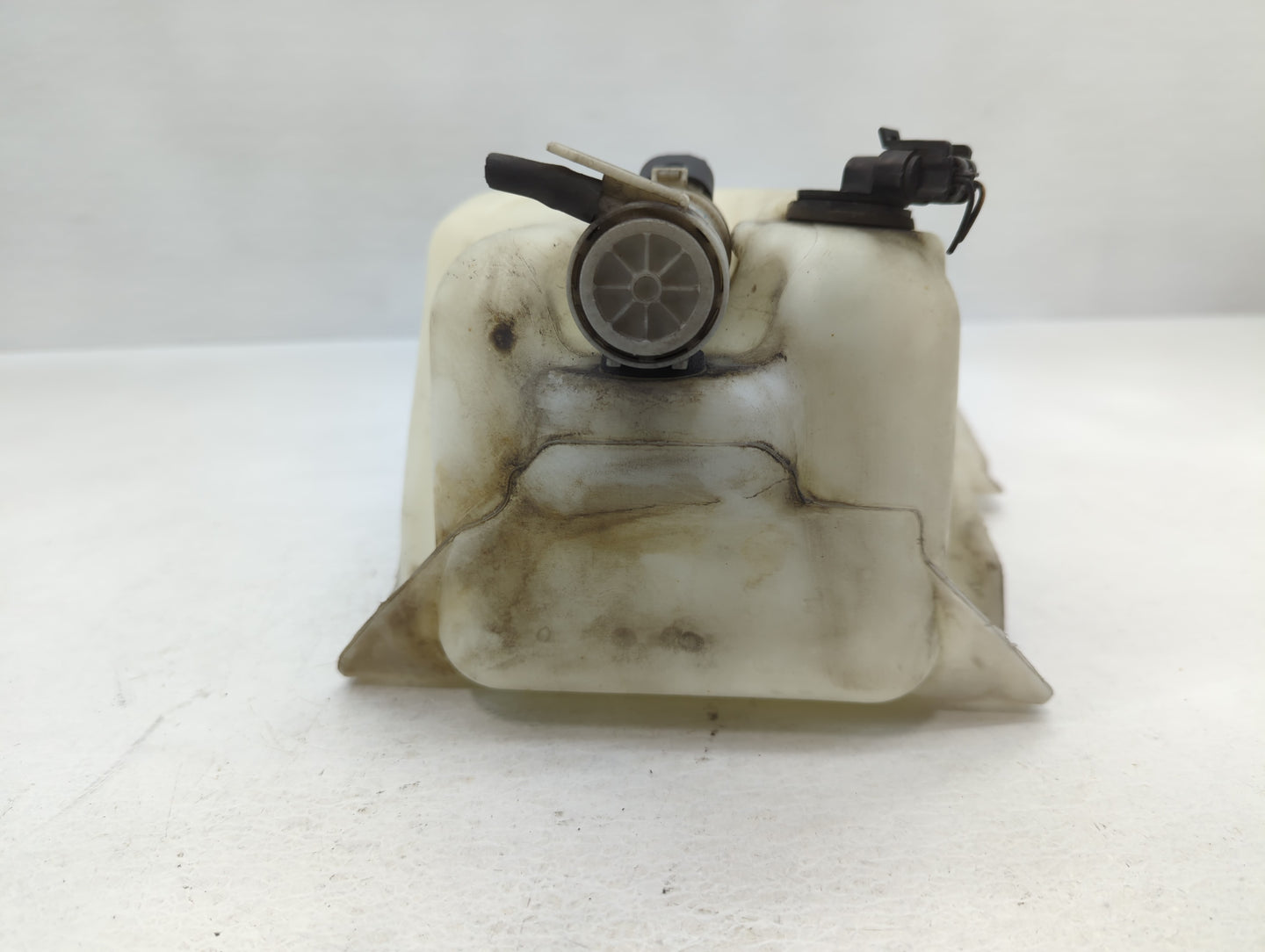 2004-2008 Chevrolet Malibu Windshield Washer Fluid Reservoir Bottle Oem - Oemusedautoparts1.com