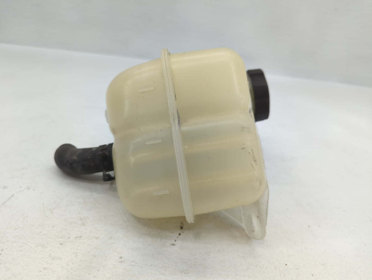2006 Chevrolet Malibu Radiator Coolant Overflow Expansion Tank Bottle - Oemusedautoparts1.com