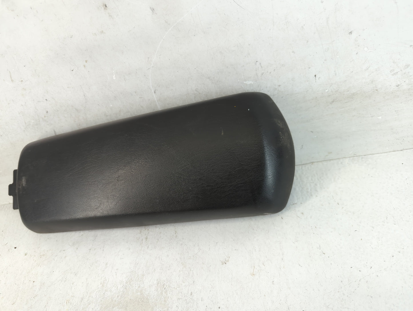 2006-2007 Chevrolet Malibu Center Console Armrest Cover Lid Fits Fits 2006 2007 OEM Used Auto Parts - Oemusedautoparts1.com
