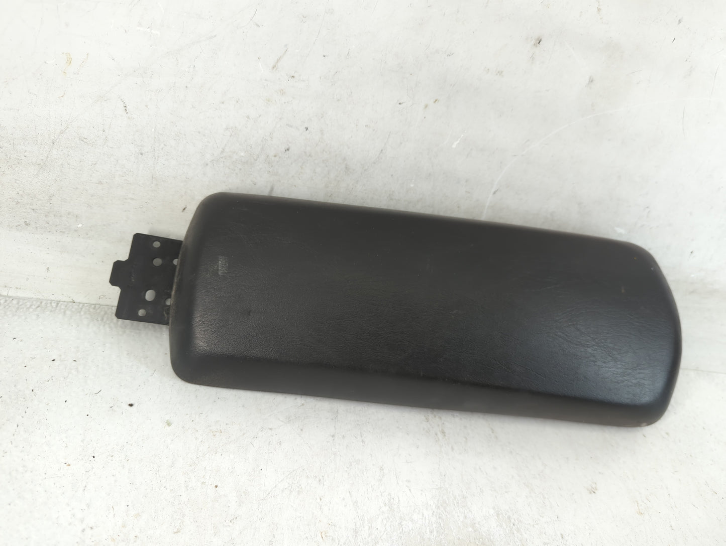 2006-2007 Chevrolet Malibu Center Console Armrest Cover Lid Fits Fits 2006 2007 OEM Used Auto Parts - Oemusedautoparts1.com