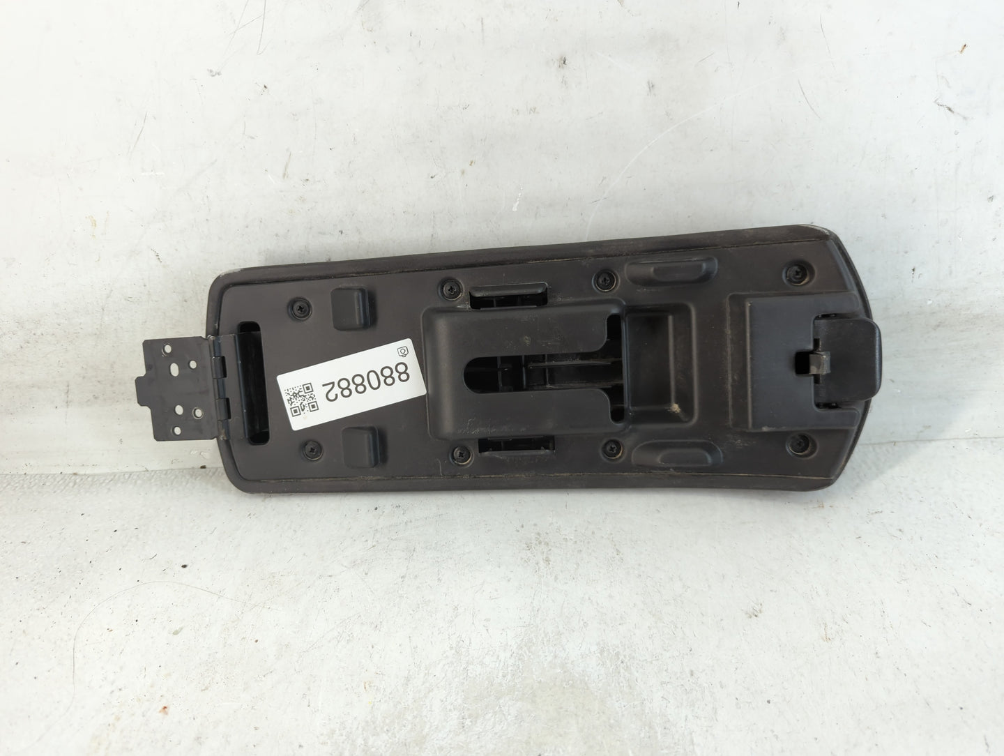 2006-2007 Chevrolet Malibu Center Console Armrest Cover Lid Fits Fits 2006 2007 OEM Used Auto Parts - Oemusedautoparts1.com
