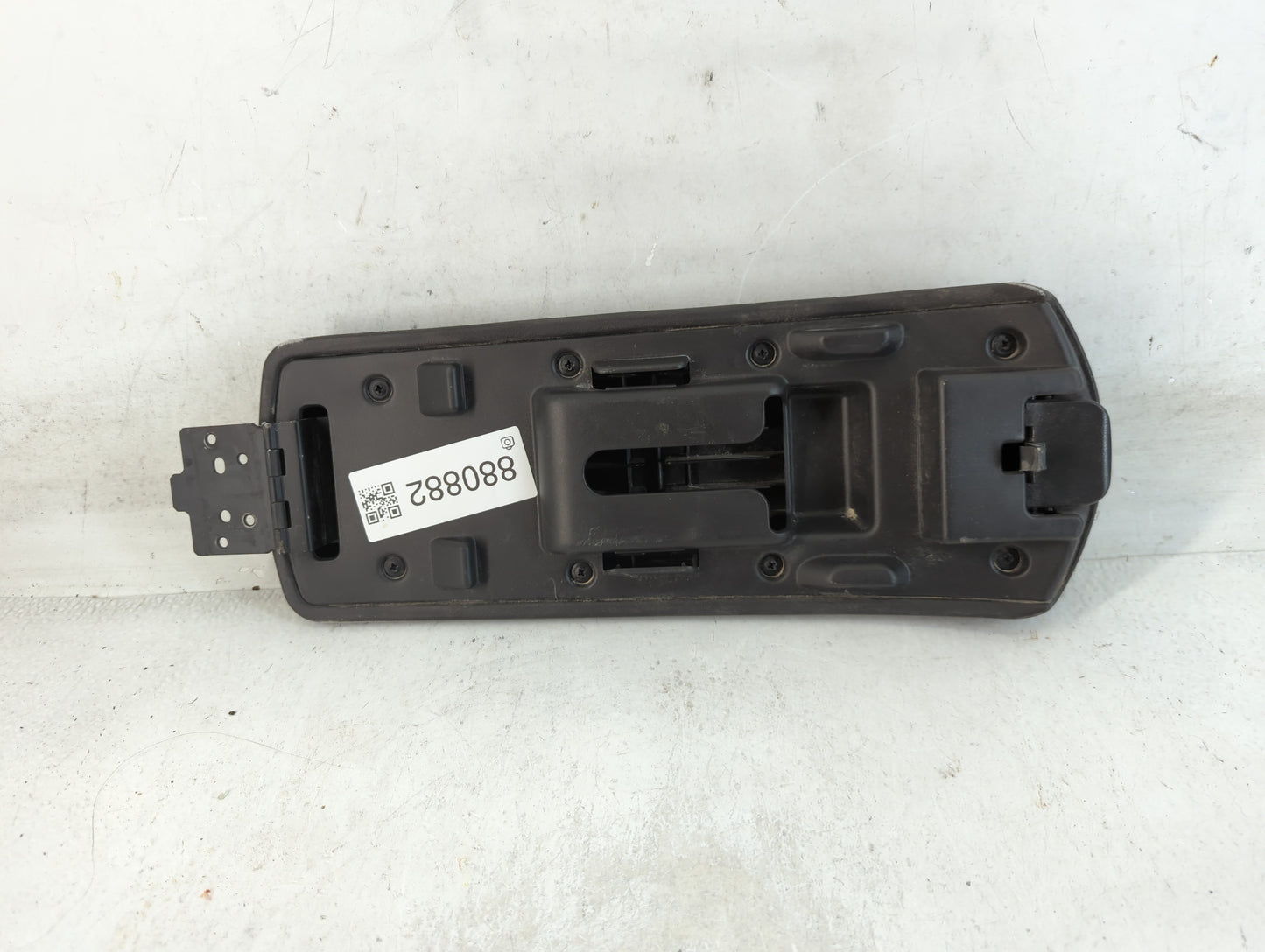 2006-2007 Chevrolet Malibu Center Console Armrest Cover Lid Fits Fits 2006 2007 OEM Used Auto Parts - Oemusedautoparts1.com