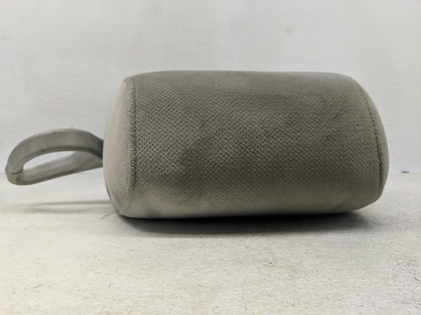 2006-2007 Chevrolet Monte Carlo Headrest Head Rest Front Driver Passenger Seat Fits Fits 2006 2007 OEM Used Auto Parts - Oem