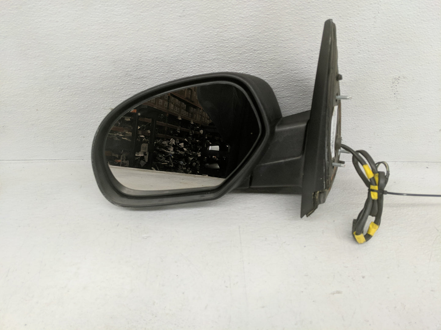 2007 Chevrolet Silverado Driver Side View Mirror - Left Door Mirror OEM Used - Oemusedautoparts1.com