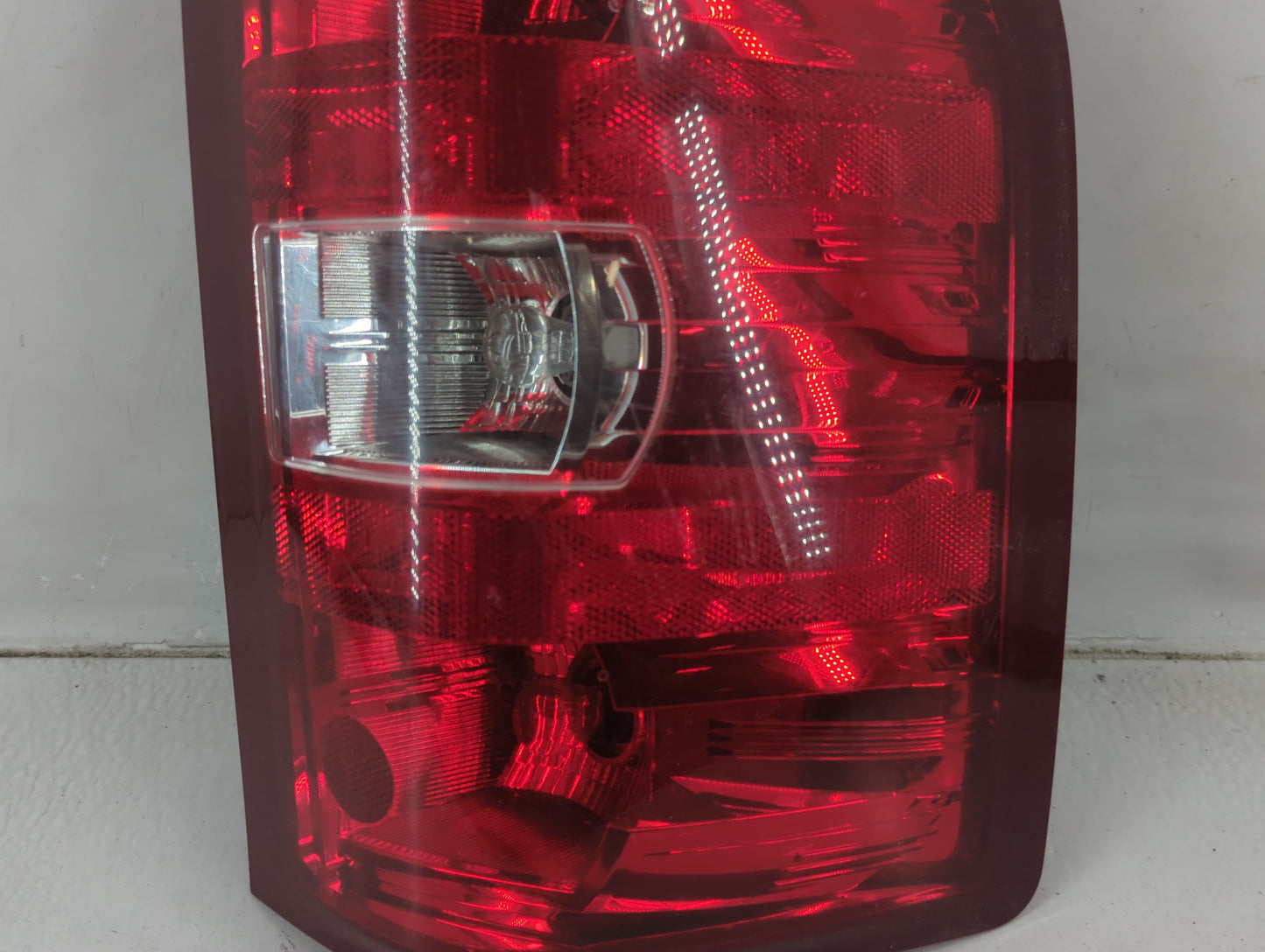 2004-2007 Chevrolet Silverado 1500 Tail Light Assembly Passenger Right OEM P/N:320128 A3 Fits Fits 2004 2005 2006 2007 OEM U