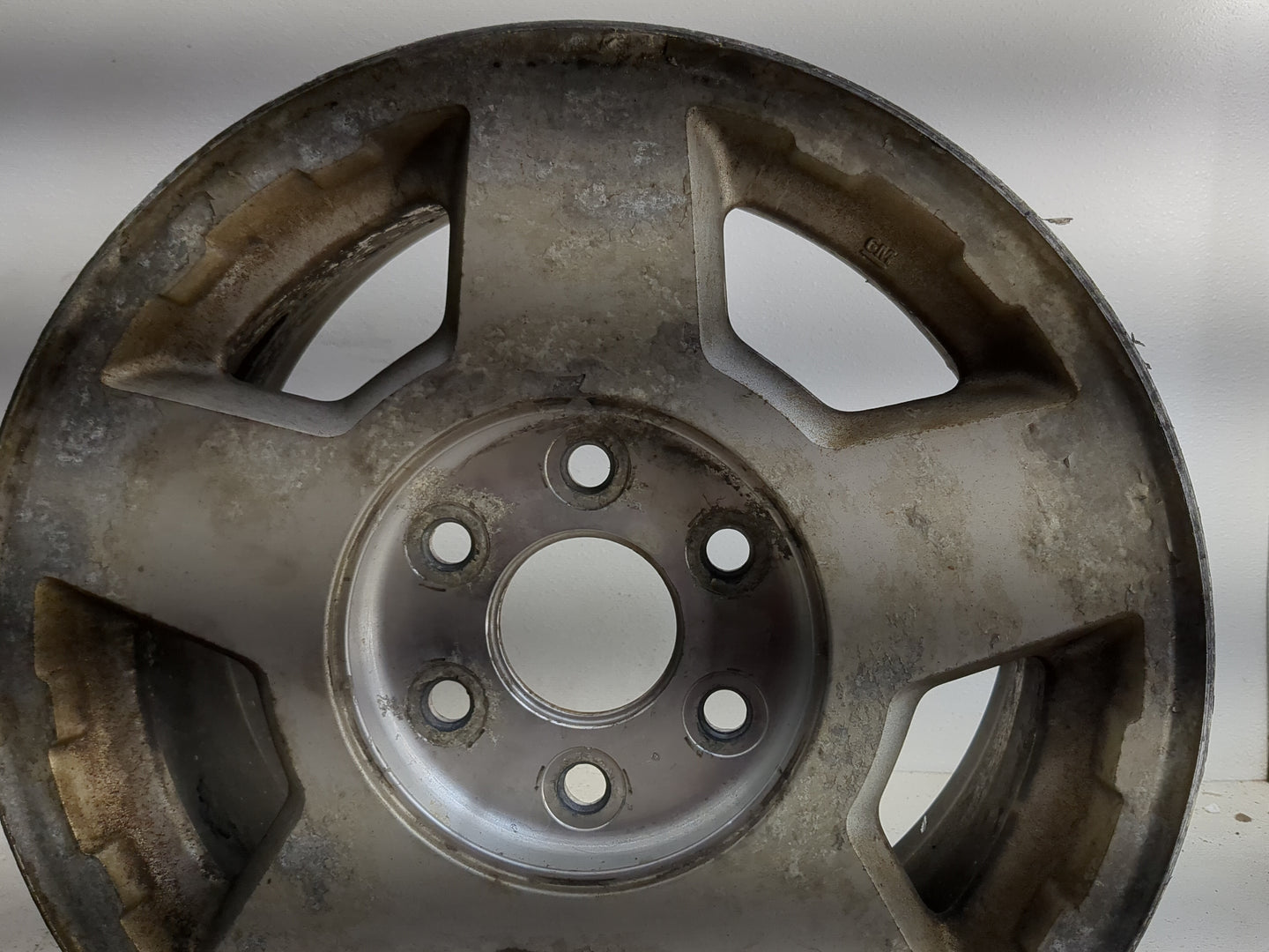 2004-2007 Chevrolet Silverado 1500 Oem Wheel Rim 1318330 - Oemusedautoparts1.com