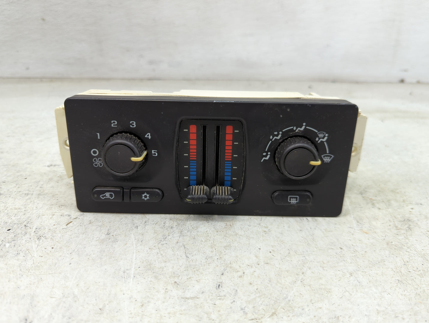 2007 Chevrolet Silverado 1500 Climate Control Module Temperature AC/Heater Replacement P/N:15832315 Fits OEM Used Auto Parts