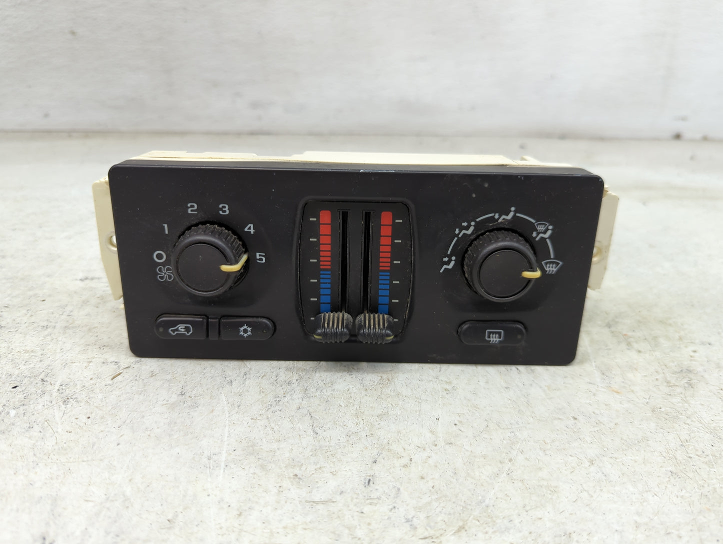 2007 Chevrolet Silverado 1500 Climate Control Module Temperature AC/Heater Replacement P/N:15832315 Fits OEM Used Auto Parts