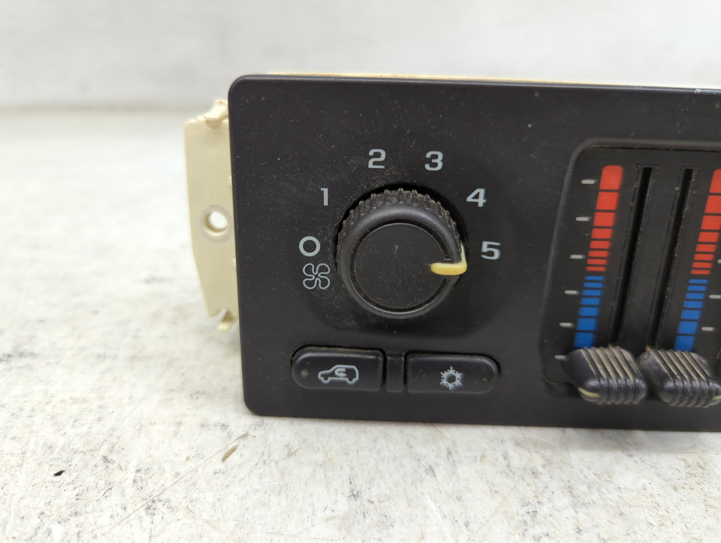 2007 Chevrolet Silverado 1500 Climate Control Module Temperature AC/Heater Replacement P/N:15832315 Fits OEM Used Auto Parts