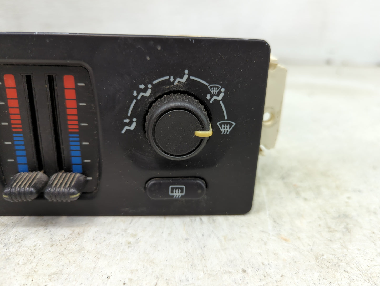 2007 Chevrolet Silverado 1500 Climate Control Module Temperature AC/Heater Replacement P/N:15832315 Fits OEM Used Auto Parts