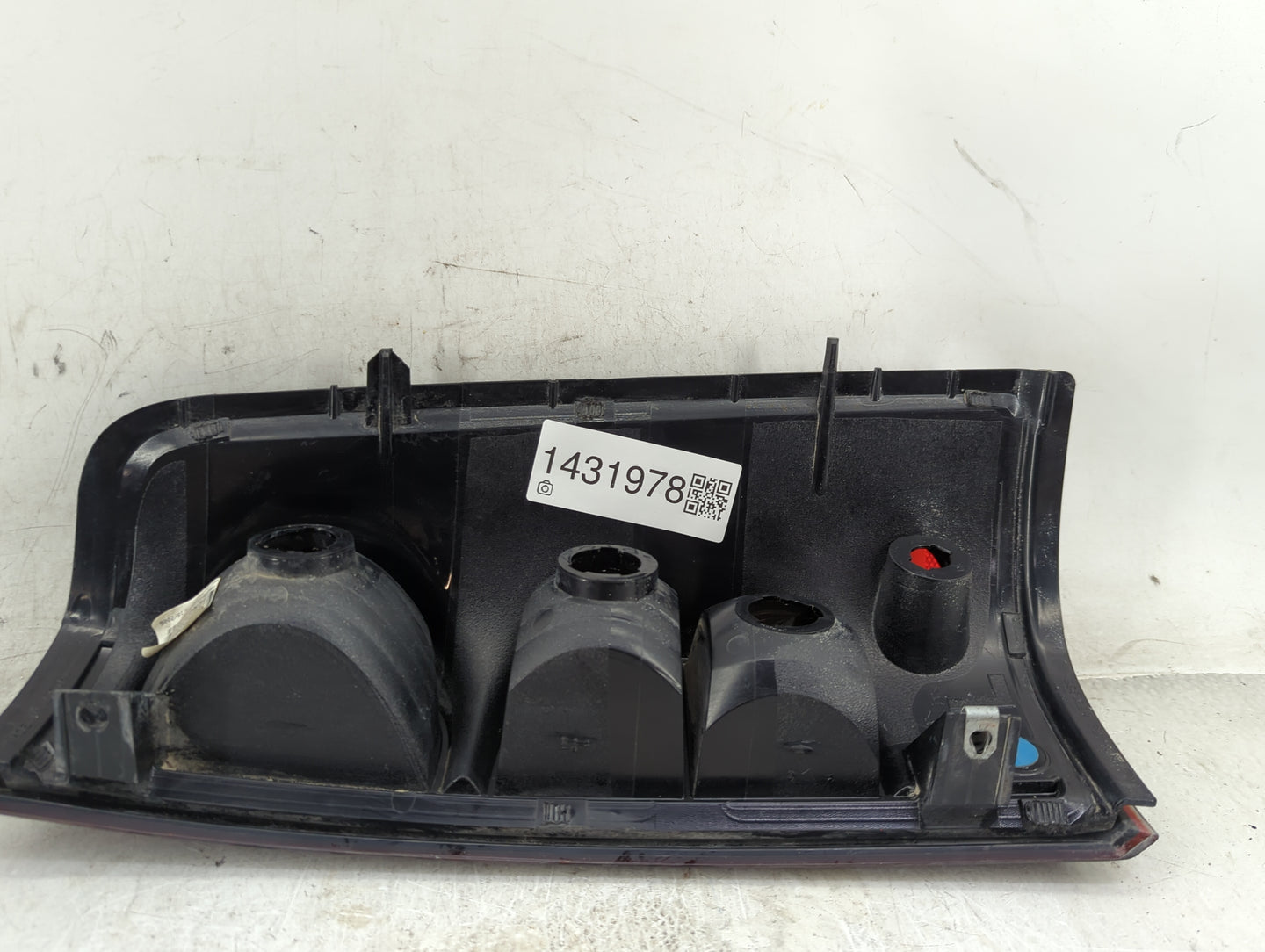 2007 Chevrolet Silverado 1500 Tail Light Assembly Driver Left OEM P/N:15844157 Fits OEM Used Auto Parts - Oemusedautoparts1.