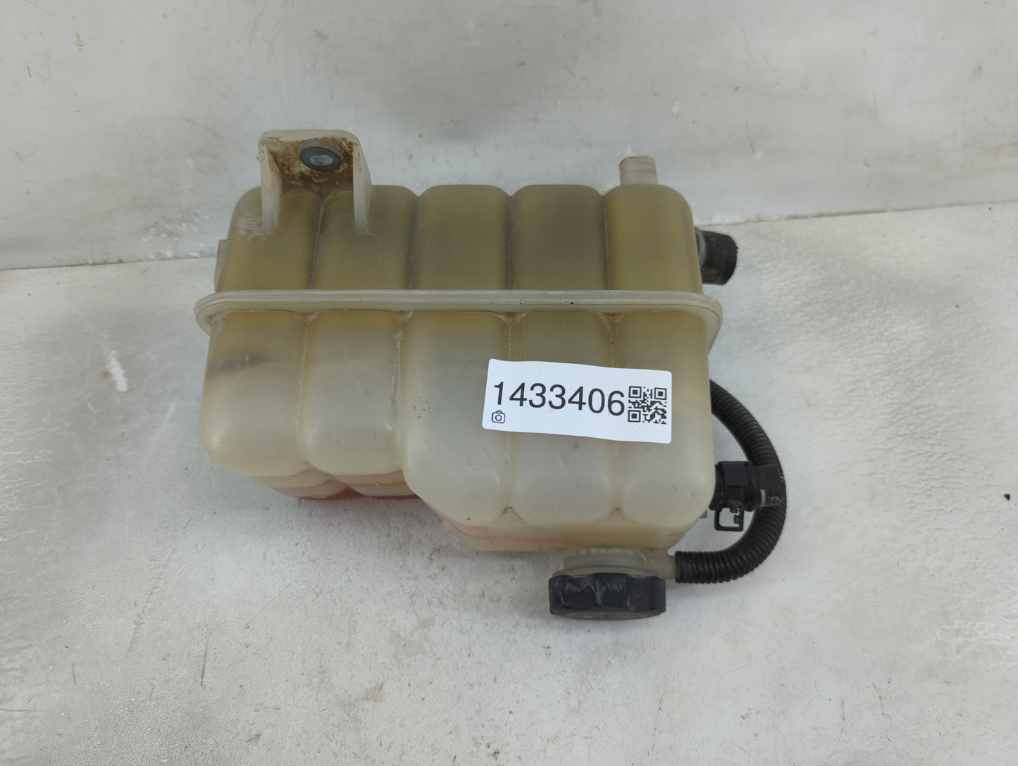 2004 Silverado 1500 Radiator Coolant Overflow Expansion Tank Bottle - Oemusedautoparts1.com