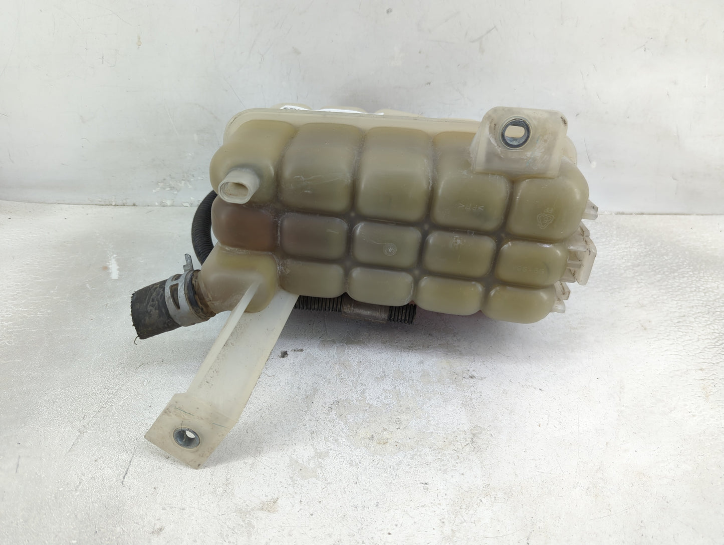 2004 Silverado 1500 Radiator Coolant Overflow Expansion Tank Bottle - Oemusedautoparts1.com