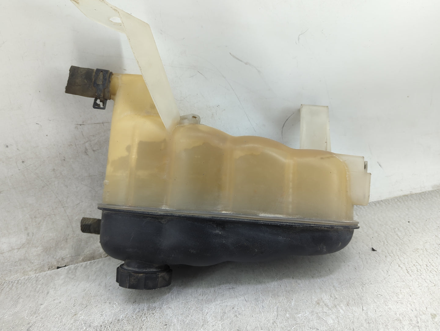 2007 Silverado 1500 Radiator Coolant Overflow Expansion Tank Bottle - Oemusedautoparts1.com