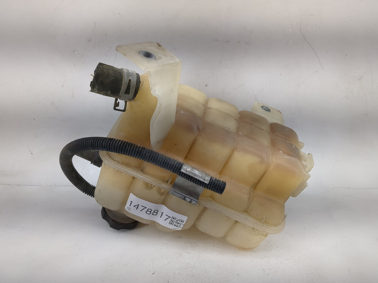 2004 Silverado 1500 Radiator Coolant Overflow Expansion Tank Bottle - Oemusedautoparts1.com