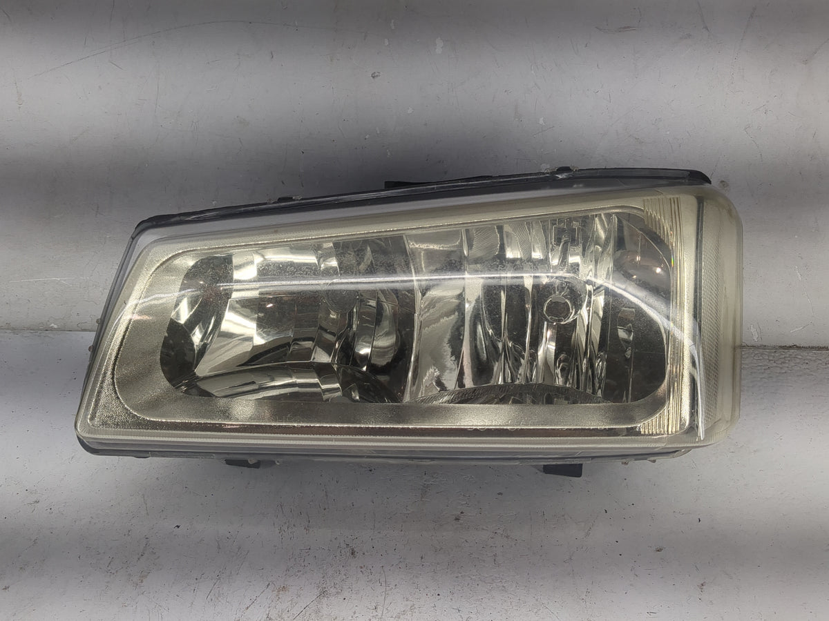 2005 Chevrolet Silverado 1500 Driver Left Oem Head Light Headlight Lamp 1518413 - Oemusedautoparts1.com