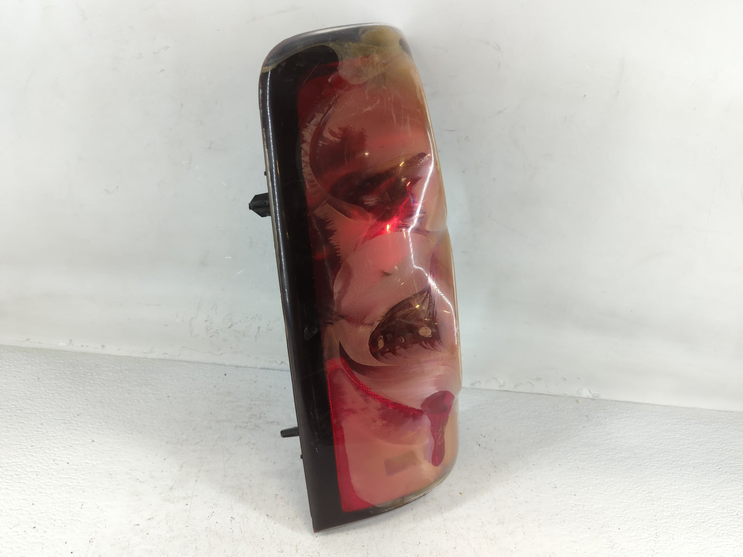 2004-2007 Chevrolet Silverado 1500 Tail Light Assembly Driver Left OEM P/N:16530965 Fits Fits 2004 2005 2006 2007 OEM Used A