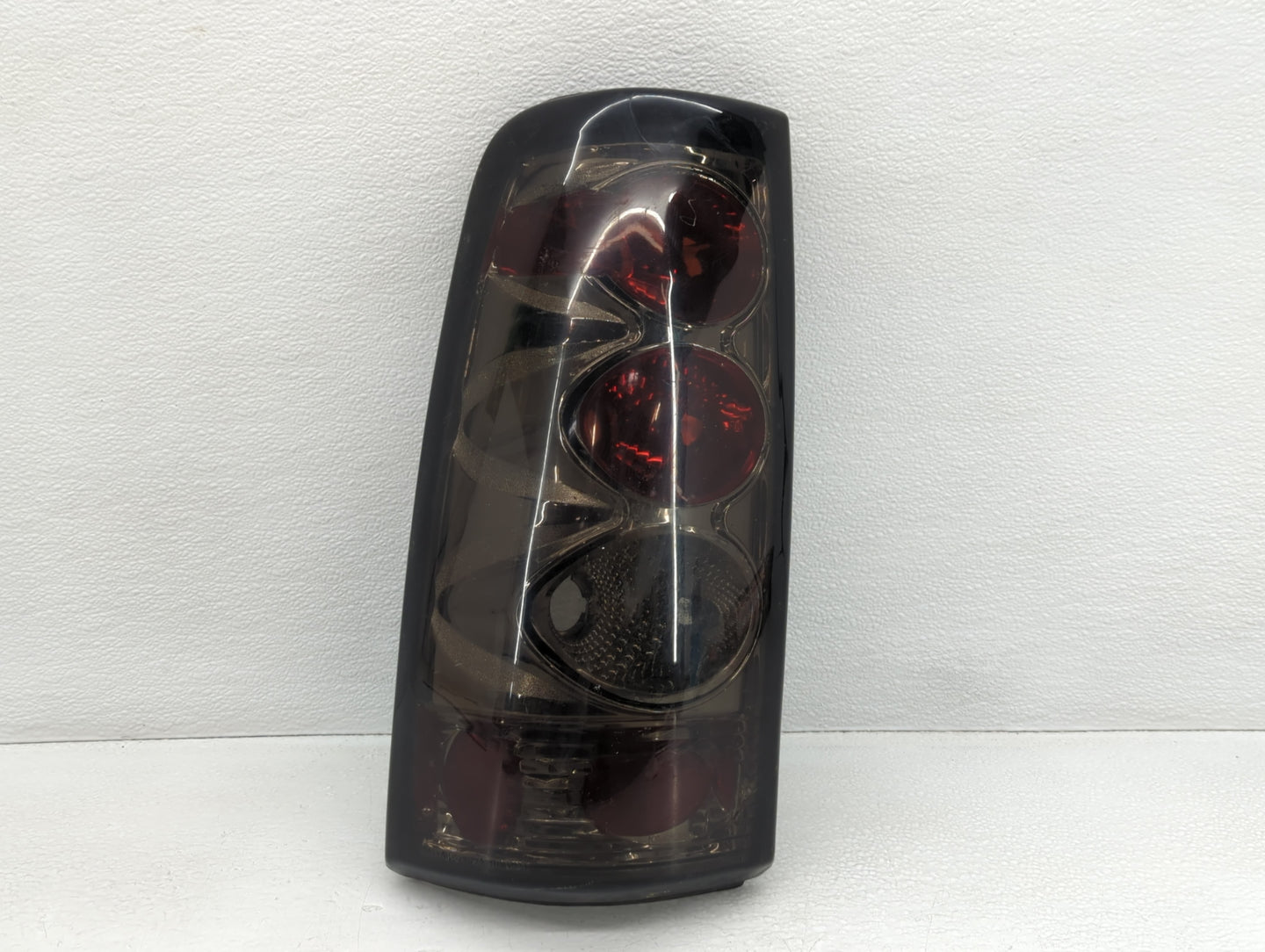 2004-2007 Chevrolet Silverado 1500 Tail Light Assembly Driver Left OEM P/N:KS-GM250 16530965 Fits Fits 2004 2005 2006 2007 O