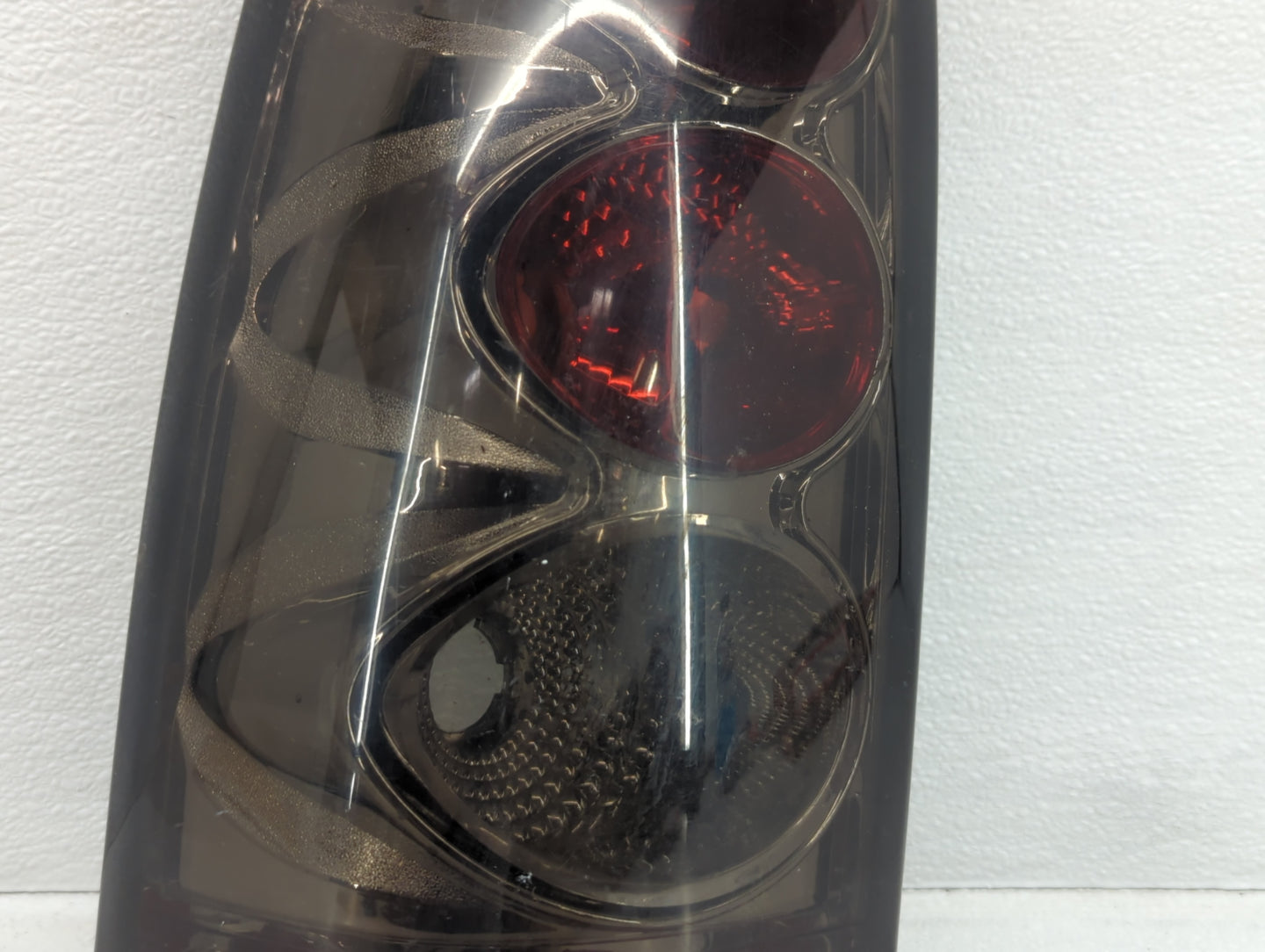 2004-2007 Chevrolet Silverado 1500 Tail Light Assembly Driver Left OEM P/N:KS-GM250 16530965 Fits Fits 2004 2005 2006 2007 O