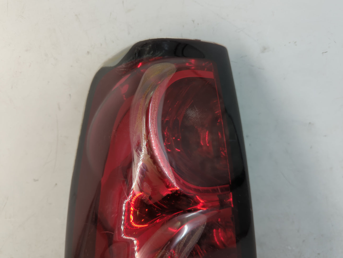 2004-2007 Chevrolet Silverado 1500 Tail Light Assembly Driver Left OEM P/N:15224157 Fits Fits 2004 2005 2006 2007 OEM Used A