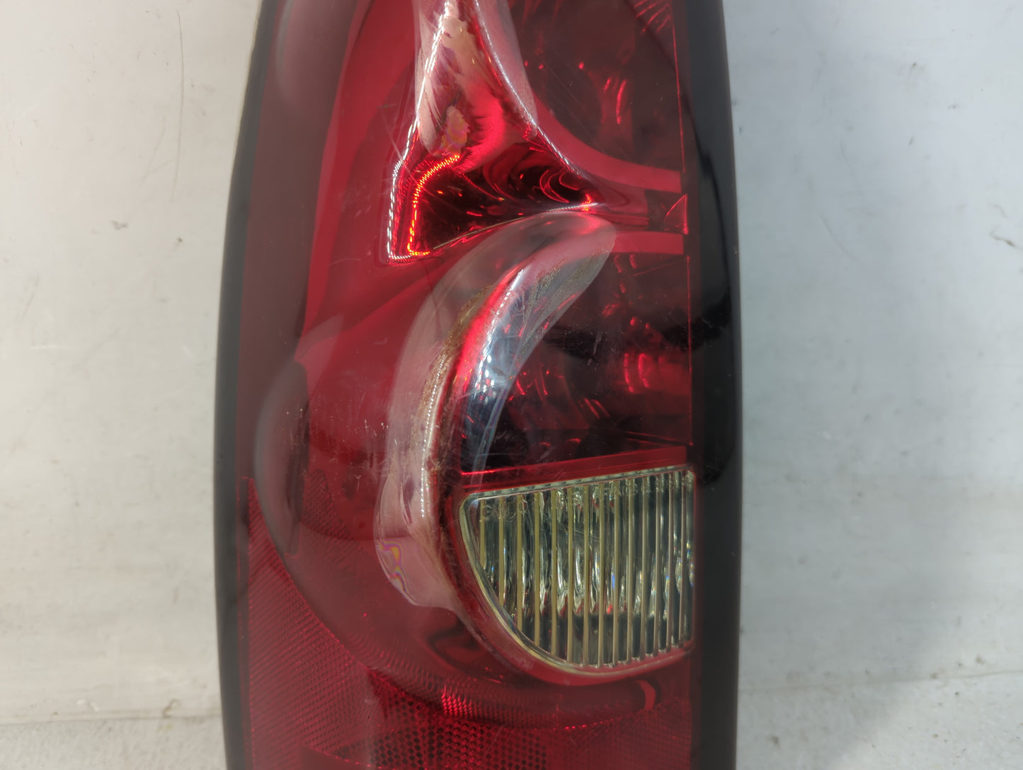 2004-2007 Chevrolet Silverado 1500 Tail Light Assembly Driver Left OEM P/N:15224157 Fits Fits 2004 2005 2006 2007 OEM Used A