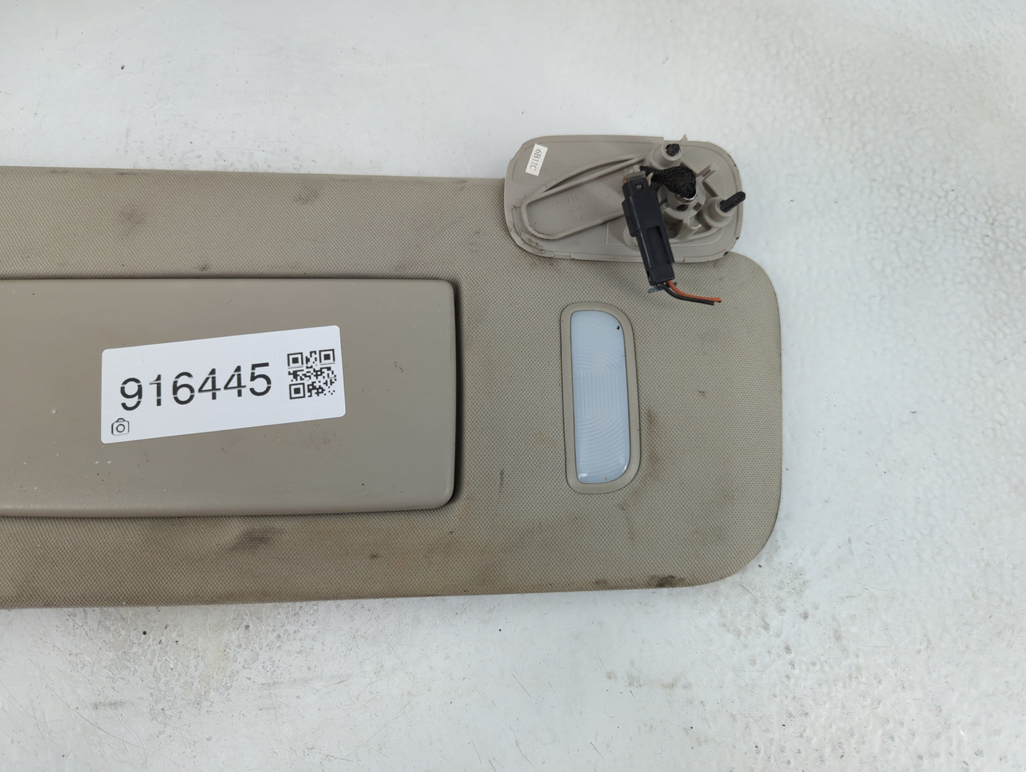 2007-2013 Chevrolet Silverado 1500 Sun Visor Shade Replacement Passenger Right Mirror Fits OEM Used Auto Parts - Oemusedauto