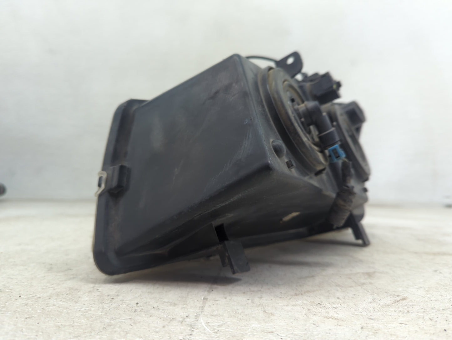 Silverado 1500 Classic Passenger Right Oem Head Light Headlight Lamp - Oemusedautoparts1.com