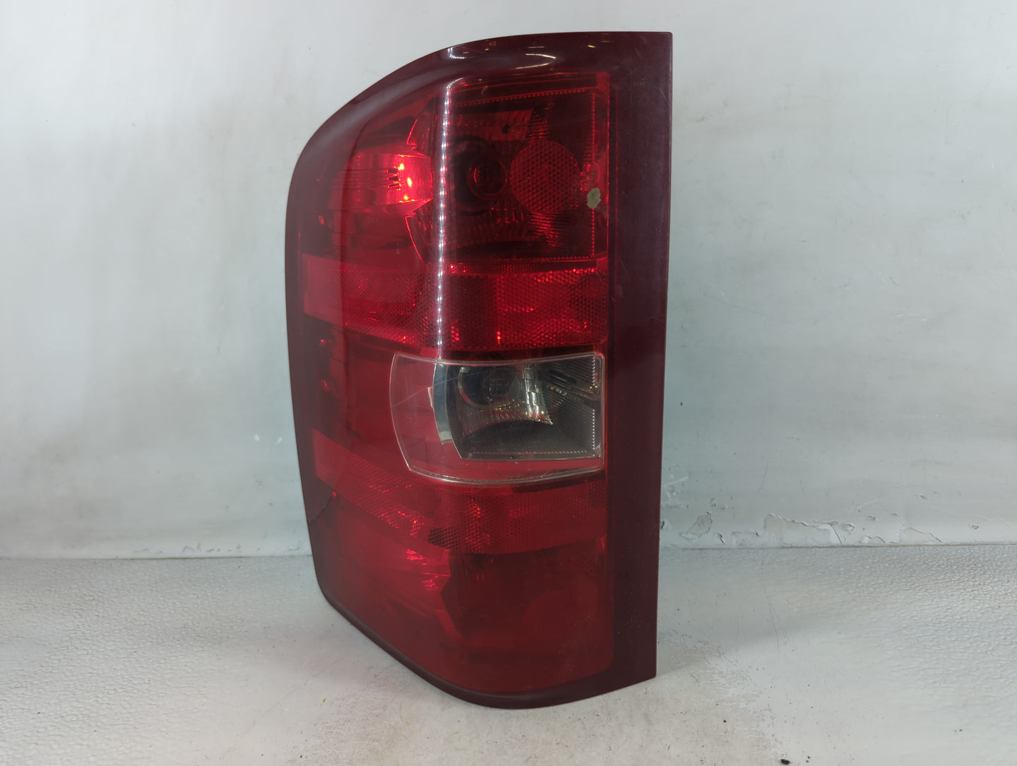 2007-2014 Chevrolet Silverado 2500 Tail Light Assembly Driver Left OEM P/N:GM15201849 Fits OEM Used Auto Parts - Oemusedauto