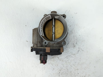 2003-2004 Chevrolet Silverado 2500 Throttle Body P/N:RME07-3A 0760 Fits Fits 2003 2004 2005 2006 2007 OEM Used Auto Parts - 