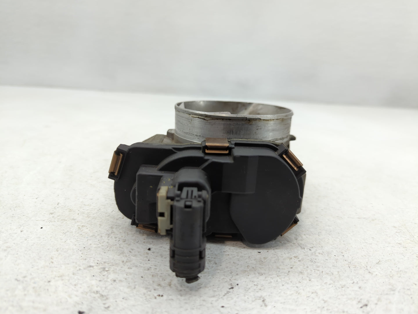 2003-2004 Chevrolet Silverado 2500 Throttle Body P/N:RME07-3A 0760 Fits Fits 2003 2004 2005 2006 2007 OEM Used Auto Parts - 