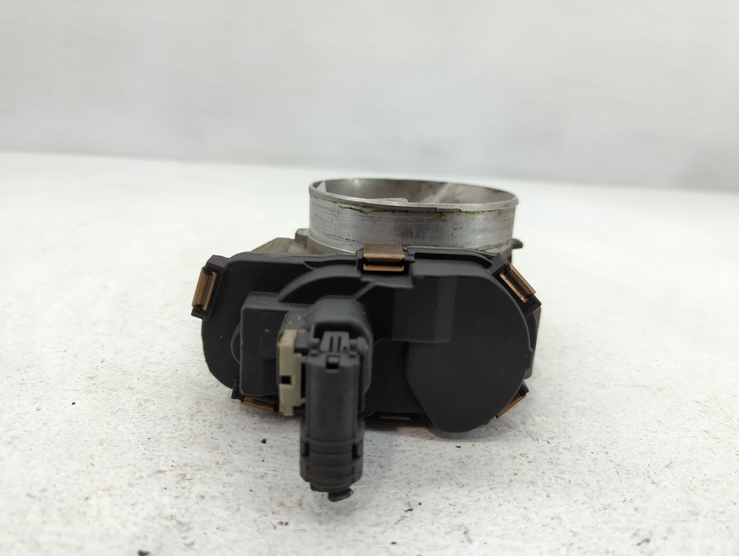 2003-2004 Chevrolet Silverado 2500 Throttle Body P/N:RME07-3A 0760 Fits Fits 2003 2004 2005 2006 2007 OEM Used Auto Parts - 