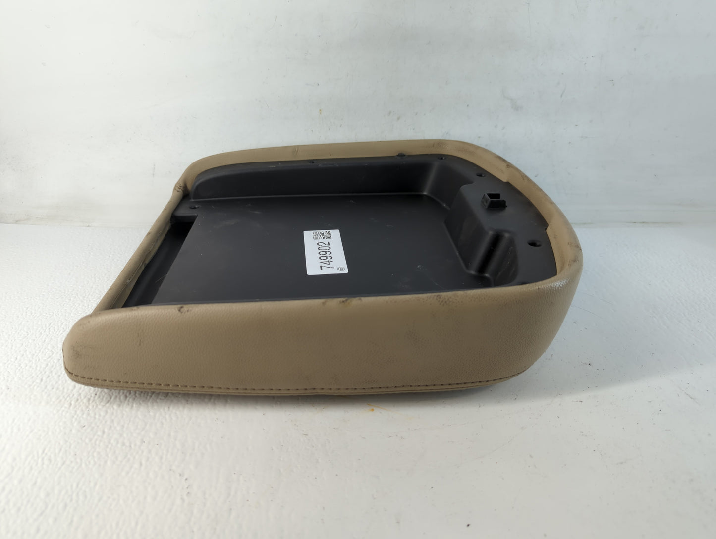 2007 Chevrolet Suburban Center Console Armrest Cover Lid Fits OEM Used Auto Parts - Oemusedautoparts1.com
