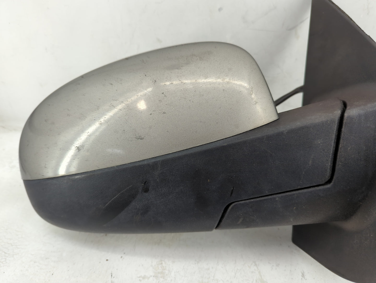 2007-2014 Chevrolet Suburban 1500 Passenger Side View Mirror - Right Door Mirror OEM Used - Oemusedautoparts1.com
