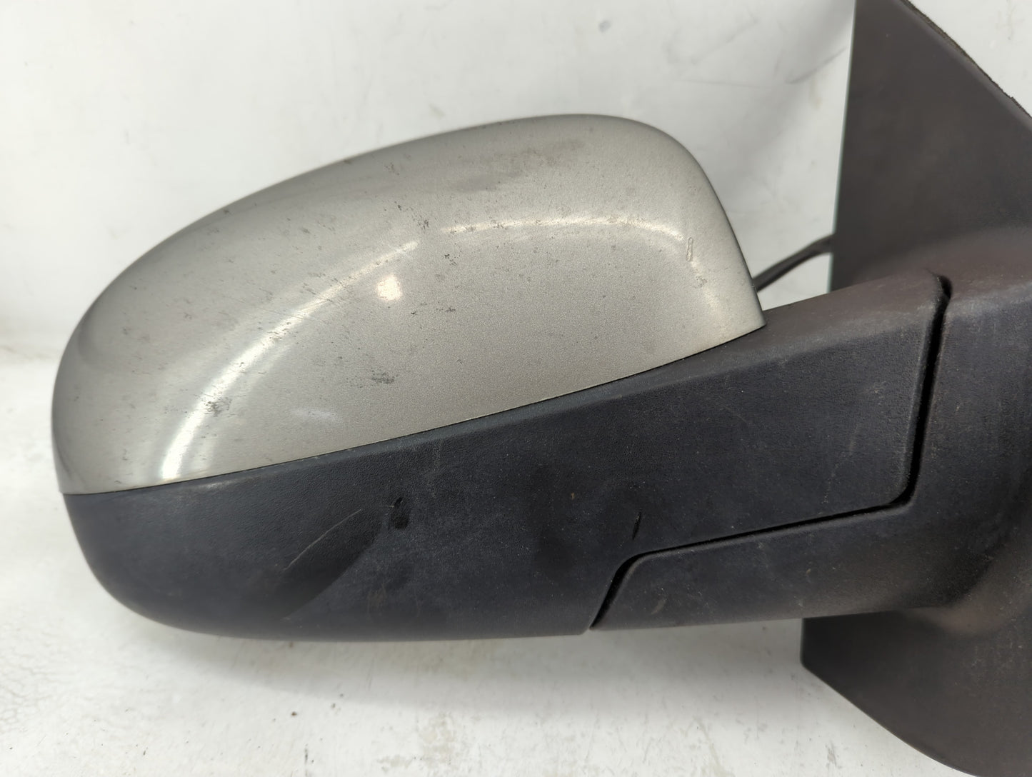 2007-2014 Chevrolet Suburban 1500 Passenger Side View Mirror - Right Door Mirror OEM Used - Oemusedautoparts1.com