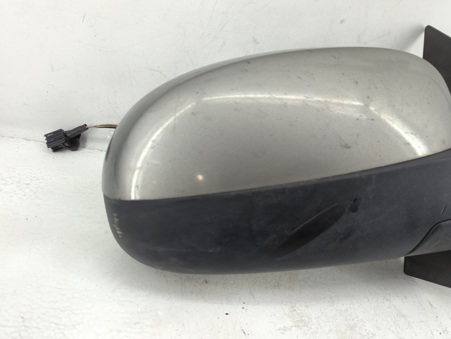 2007-2014 Chevrolet Suburban 1500 Passenger Side View Mirror - Right Door Mirror OEM Used - Oemusedautoparts1.com