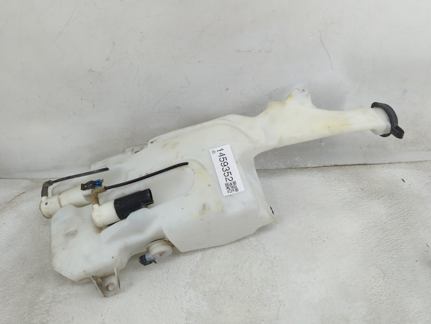 2007 Suburban 1500 Windshield Washer Fluid Reservoir Bottle Oem - Oemusedautoparts1.com