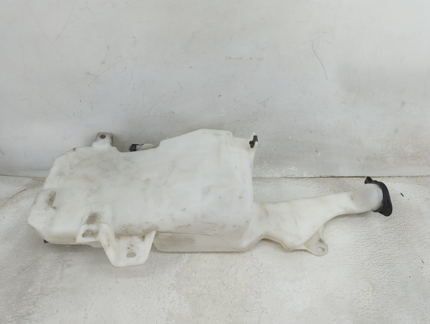 2007 Suburban 1500 Windshield Washer Fluid Reservoir Bottle Oem - Oemusedautoparts1.com
