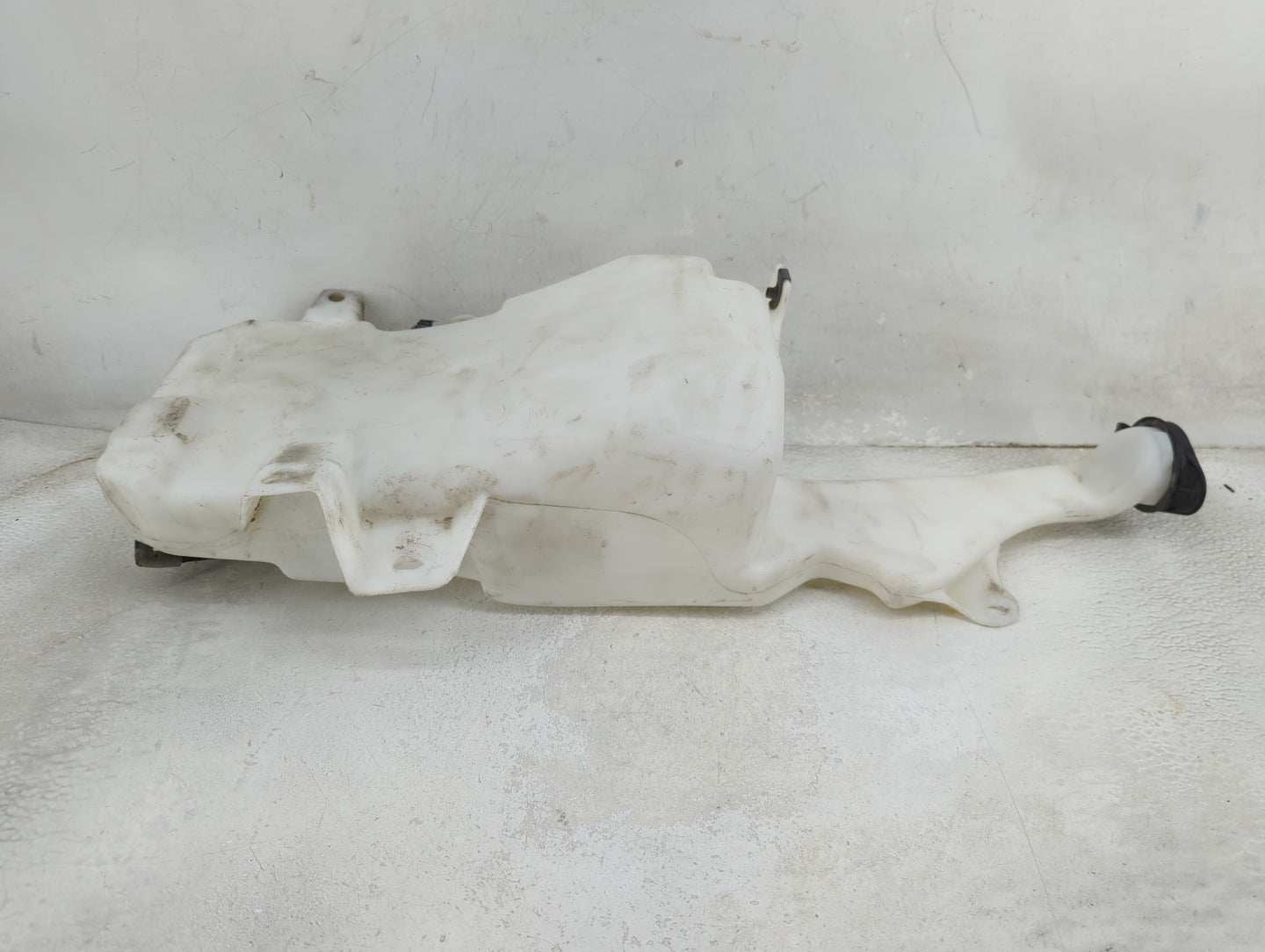 2007 Suburban 1500 Windshield Washer Fluid Reservoir Bottle Oem - Oemusedautoparts1.com