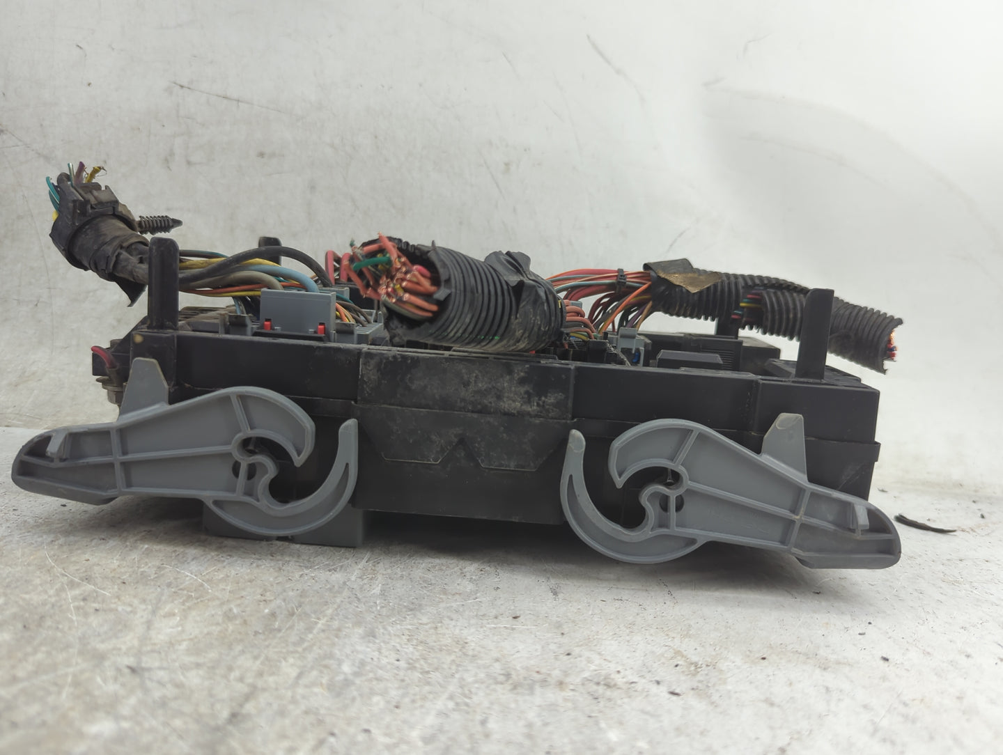 2007-2009 Chevrolet Suburban 1500 Fusebox Fuse Box Panel Relay Module Fits Fits 2007 2008 2009 OEM Used Auto Parts - Oemused